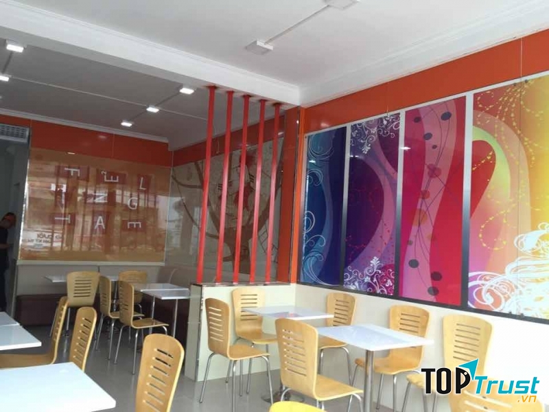 Một góc bên trong quán.