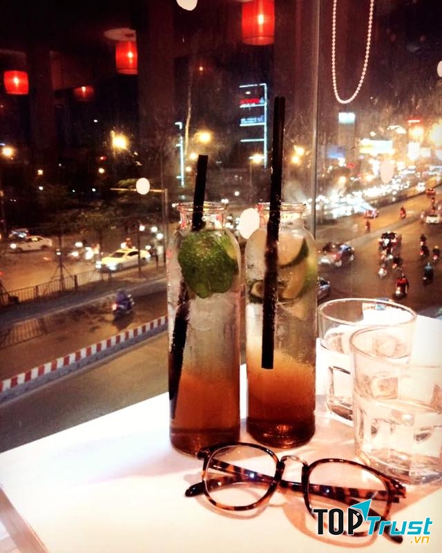 Một cái tên xuất hiện đầu tiên trong danh sách không đâu khác chính là Firefly Coffee - đây chắc hẳn là một quán không còn xa lạ với các bạn trẻ Hà Thành.