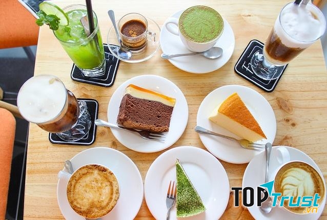 Flat White Coffee, Teas & Cakes