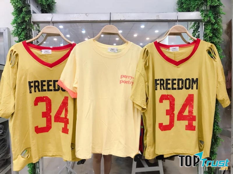 Vô vàn áo thun với những họa tiết bắt mắt đang chờ bạn