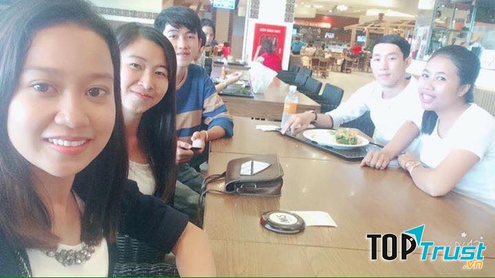 Khách check in tại AEON