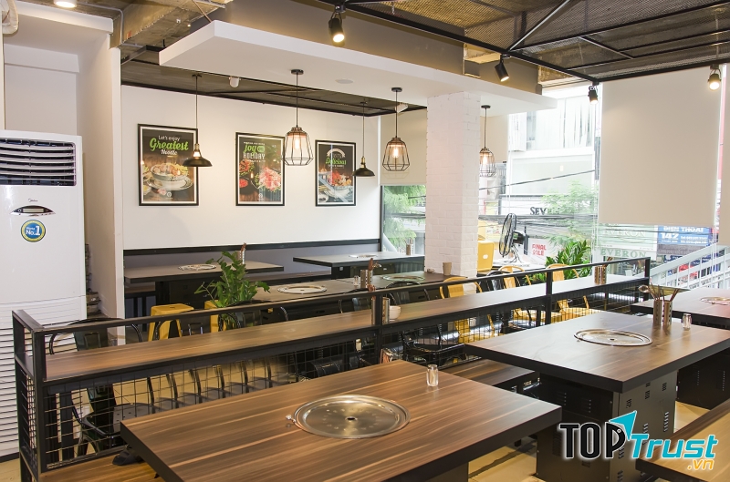 ...tại Food House thoáng mát, trẻ trung