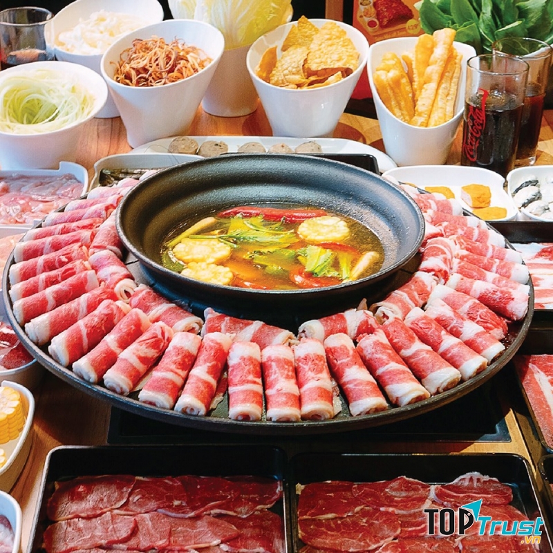 Món ăn gia đình hấp dẫn tại nhà hàng