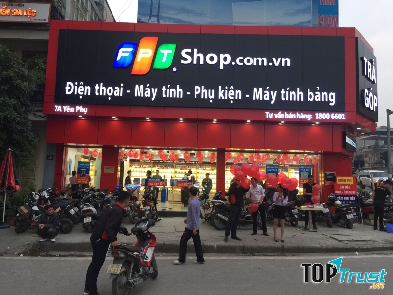 FPT shop ở 7A Yên Phụ.