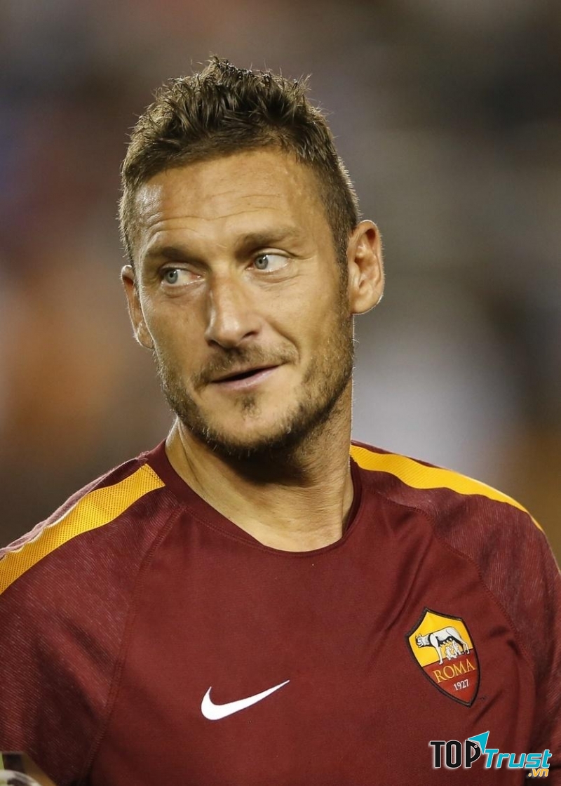 Francesco Totti là cầu thủ người Ý đến nay vẫn giữ nguyên phong độ trên sân cỏ
