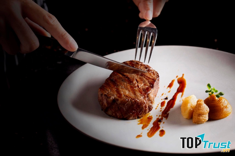 Nguyên liệu được lựa chọn kĩ lưỡng, đảm bảo đều là những nguyên liệu đẳng cấp và quý hiếm nhất