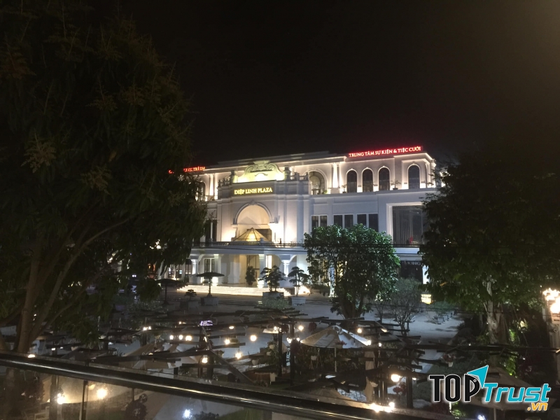 Không gian bên ngoài của Friends Coffee