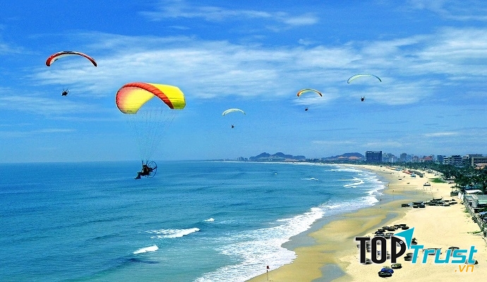 Tại Frorida (Mỹ) có luật cấm nhảy dù vào ngày chủ nhật mà không có chồng đi cùng