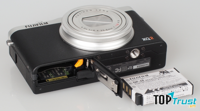 Chi tiết máy ảnh Fujifilm XQ2