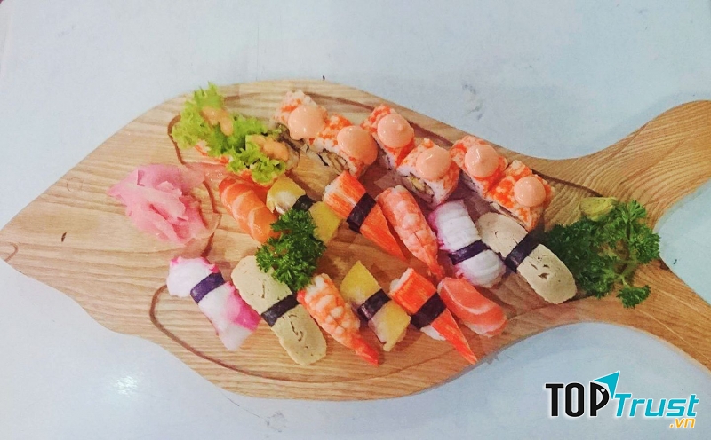 Lựa chọn Fune Sushi làm điểm đến, đừng quên thử sushu cuộn.