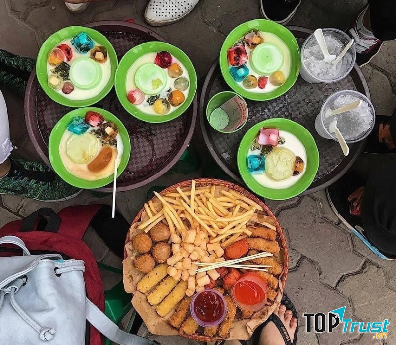 Đồ ăn của quán funny Monkey