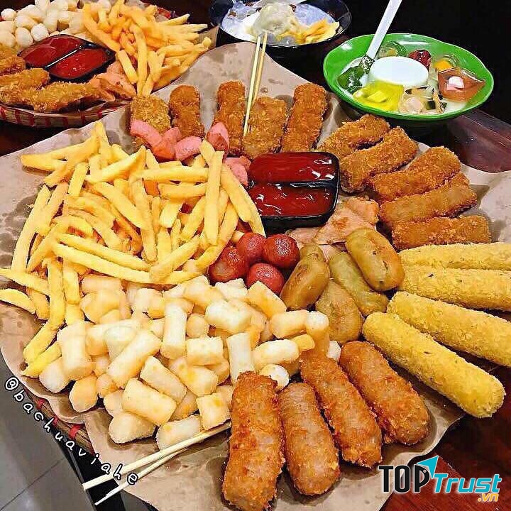 Đồ ăn vặt hấp dẫn tại Funny Monkey