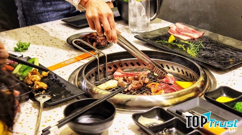 Nhà hàng Furawa với phong cách ẩm thực Nhật sang trọng và chỉnh chu.