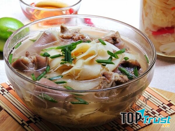 Gà nấu măng chua