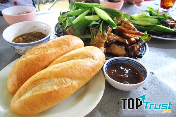 Gà nướng Bùi Thị Xuân