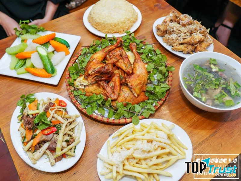Các món từ gà tại Gà nướng lu 26 Hàn Thuyên
