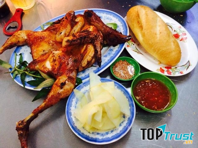 Gà nướng lu Việt Hương