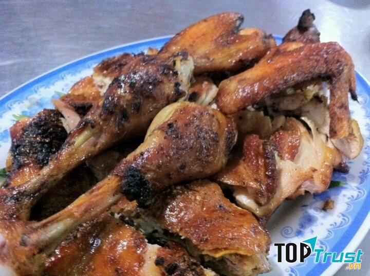 Gà nướng lu Việt Hương