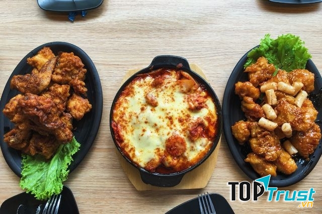 Gà sốt mật ong tokbokki, gà cay phô mai, gà rán nước tương