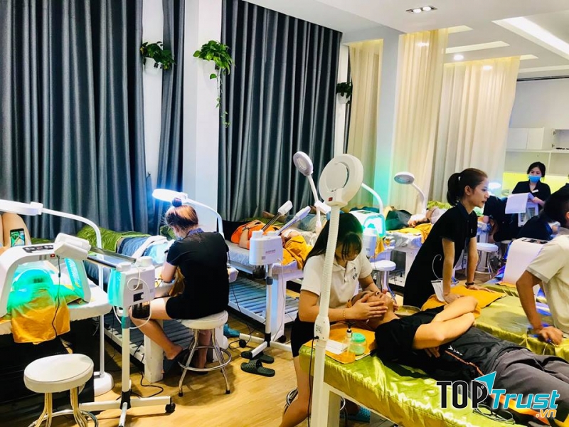 Gà Spa là thương hiệu spa trị mụn uy tín hàng đầu tại thành phố Hồ Chí Minh được nâng cấp lên từ Kỳ Duyên Home Spa để nhằm cải tiến về chất lượng dịch vụ, không gian và thiết bị cho khách hàng đến với spa.