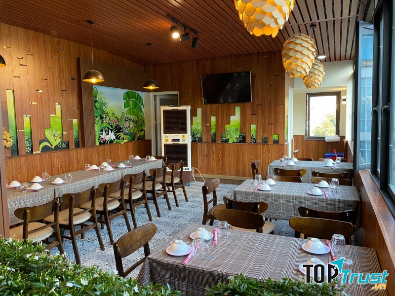 Không gian nhà hàng