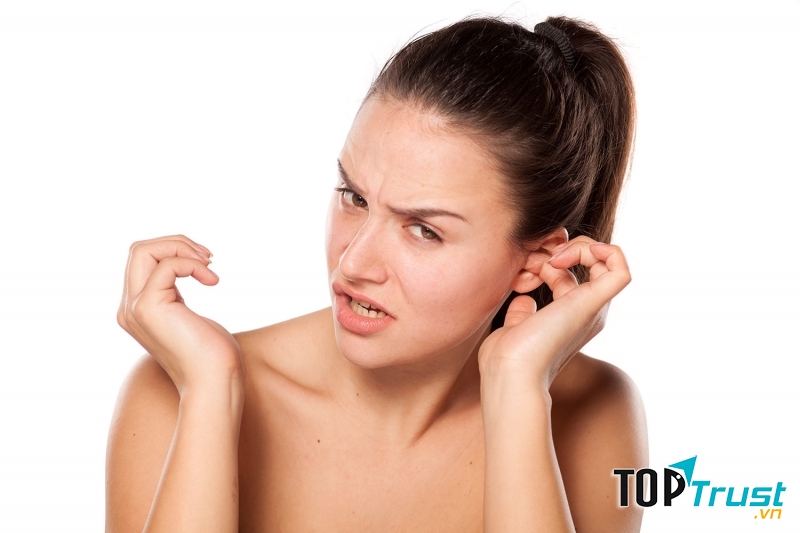 Gãi tai nếu bị vướng trong cổ họng