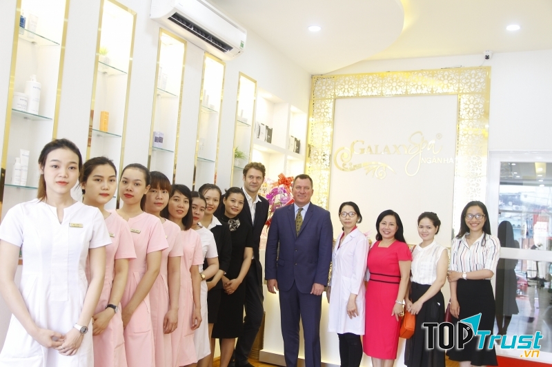 Nhân Viên spa thường xuyên được đào tạo công nghệ cao