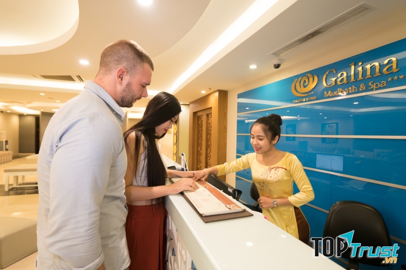 Nhân viên tại Mud Bath & Spa luôn có thái độ ân cần, chu đáo với khách hàng