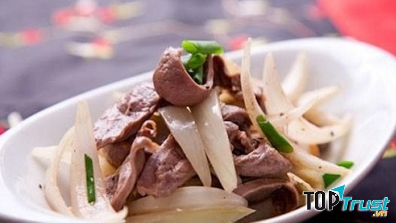 Gan heo xào hành tây