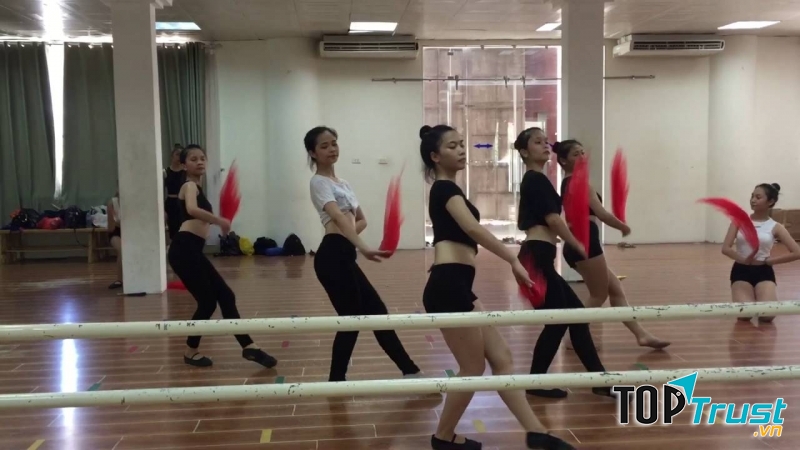 Một buổi tập của sinh viên Khoa Múa