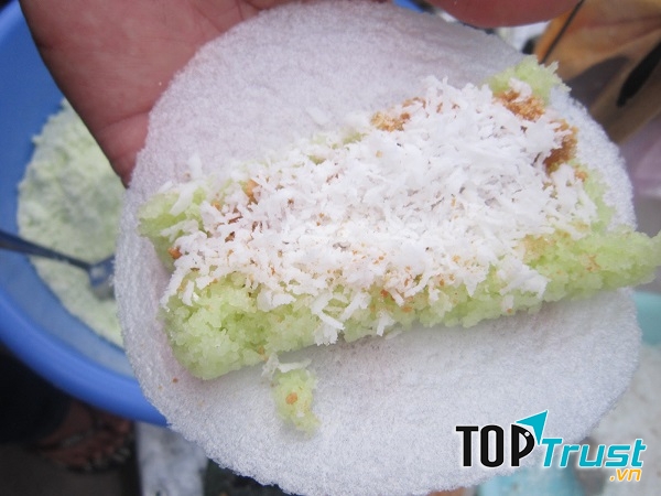 Gánh bánh ống lá dứa đường Nguyễn Trãi