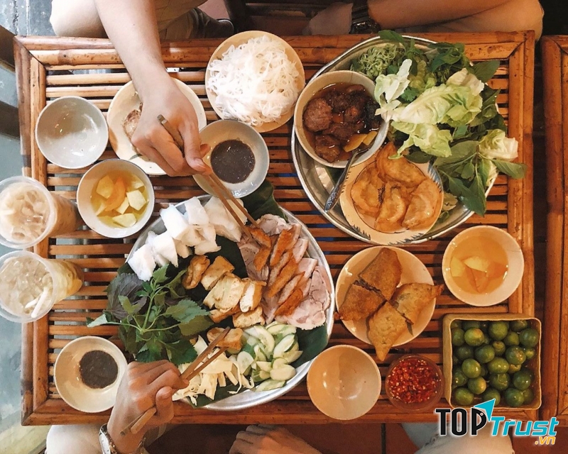 Gánh Bún Đậu - Lê Hồng Phong