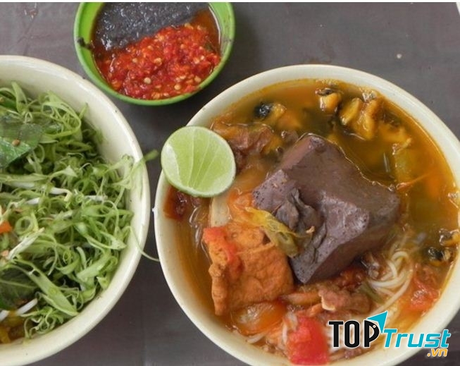 Bún riêu cua chợ Bến Thành