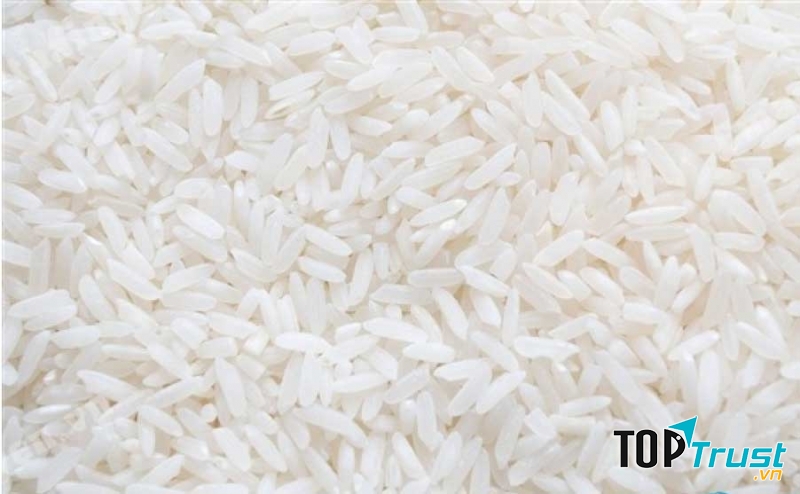 Gạo Bắc Hương thứ thiệt có hương thơm dịu nhẹ, màu trắng đục, hình dạng dài vừa không quá to