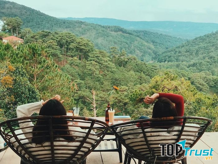 Gâu được các bạn trẻ yêu thích vì có view đồi núi vô cùng đẹp
