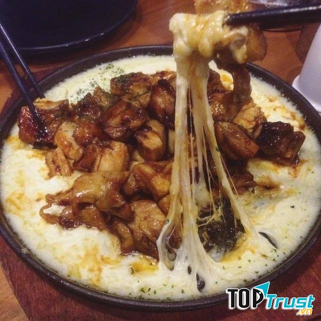 Thịt gà đã ngon mà còn được kết hợp cùng lớp phô mai chảy béo ngậy thơm phức thì bạn sẽ chẳng thể cưỡng nổi cho mà xem