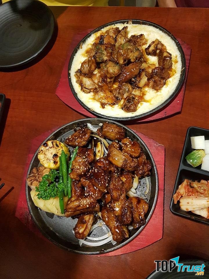 Gà nướng phô mai được trang trí khá ngon