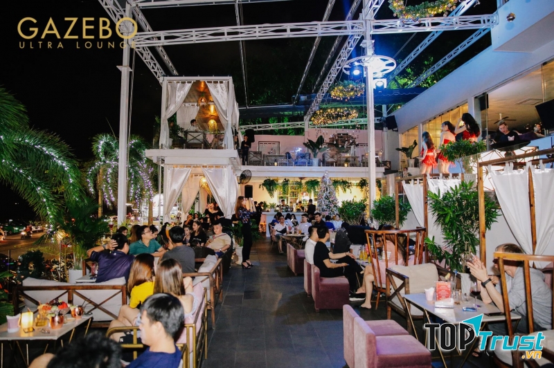 Gazebo Beach Front Lounge & Cafe