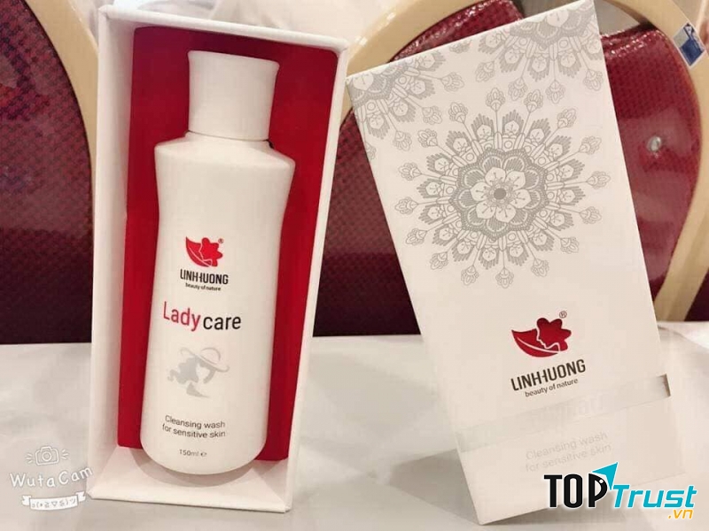 Gel vệ sinh Linh Hương với hương thơm dịu nhẹ được nhiều chị em yêu thích.