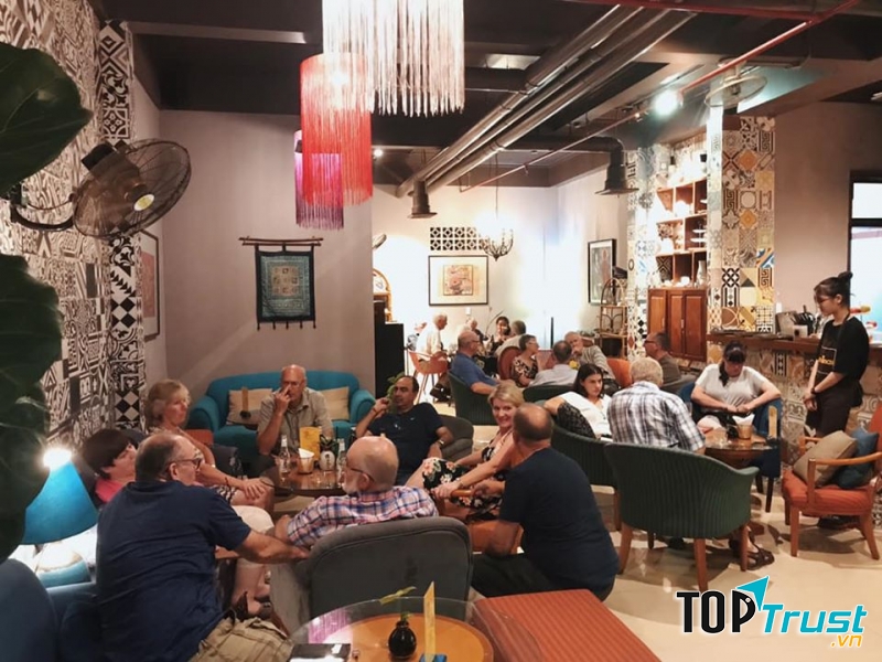 Quán có tầng trệt là quán cafe rất thích hợp với các bạn ưa sống ảo