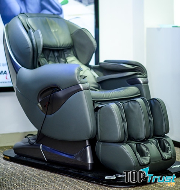 Ghế massage toàn thân Maxcare Max-686 màu đen sang trọng