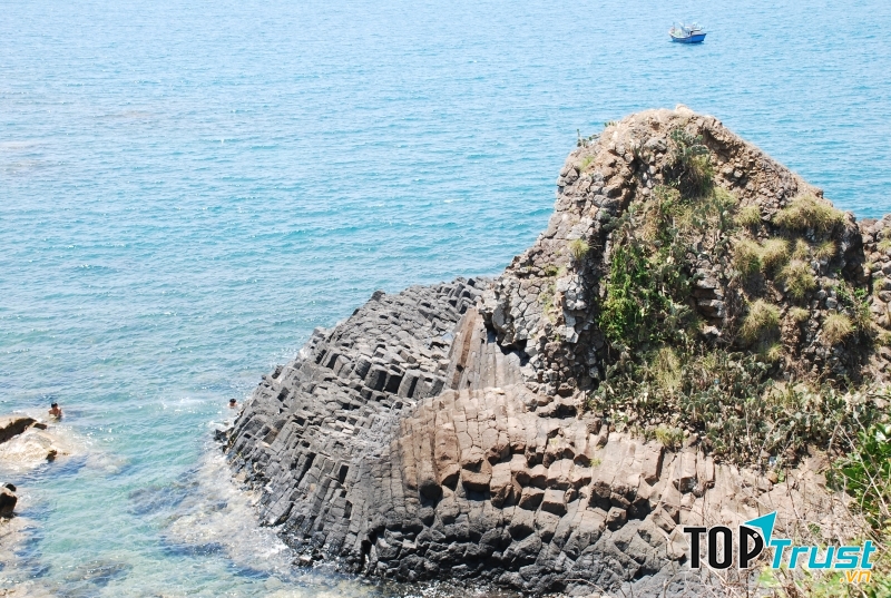 Ghềnh Bàng Đà Nẵng ngày nắng