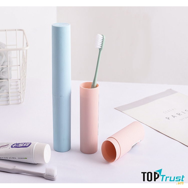 Với tần suất sử dụng 2-3 lần một ngày và ảnh hưởng từ môi trường nhà tắm, nhà vệ sinh ẩm thấp, giá đựng bàn chải chứa hàng triệu con vi khuẩn như E.coli, Candida…