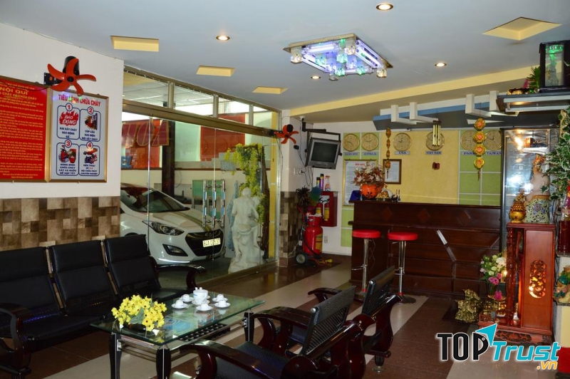 Lễ tân làm việc suốt 24 giờ