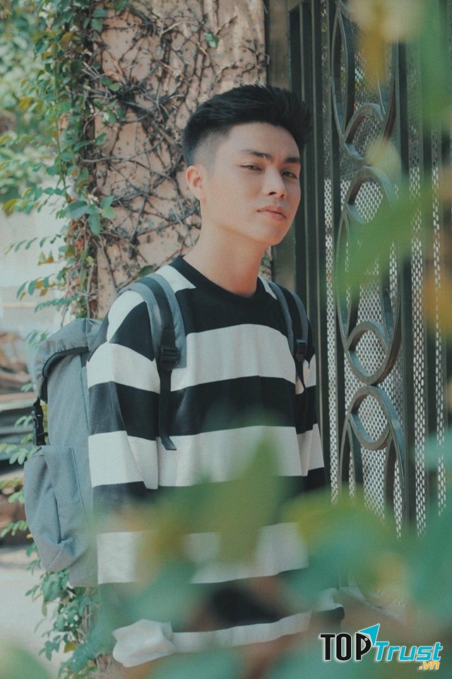 Gia Huy không những có vẻ ngoài thu hút, mà còn được ghi điểm bởi khả năng diễn xuất ấn tượng,luộn tự tin trước máy quay.