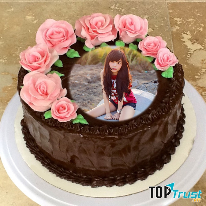 Gia Linh Huy Bakery có rất nhiều loại bánh ngon với họa tiết đa dạng và đẹp mắt như hoa tươi, hình ảnh, nơ, trái cây,…