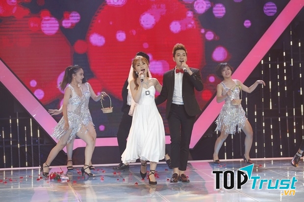 Cặp đôi giành quán quân được trao thưởng số tiền 300 triệu đồng.