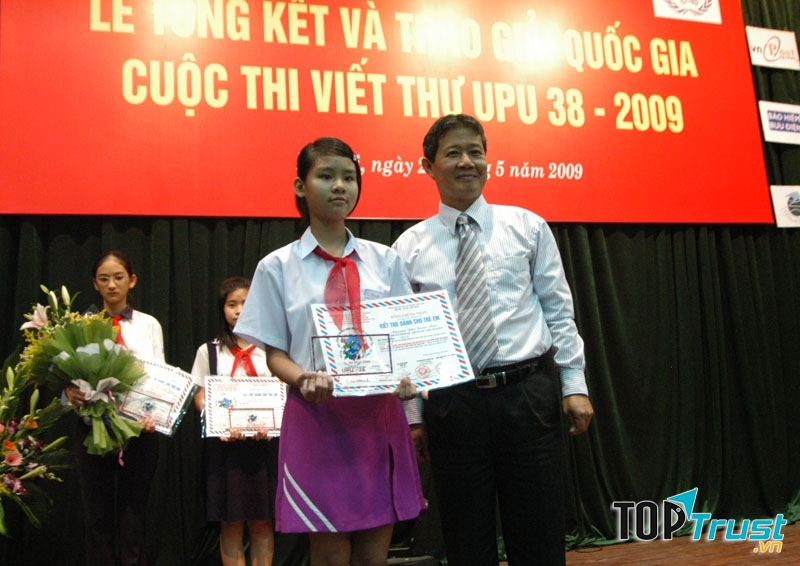 Nguyễn Đắc Xuân Thảo tại Lễ trao giải cuộc thi viết thư quốc tế UPU lần thứ 38