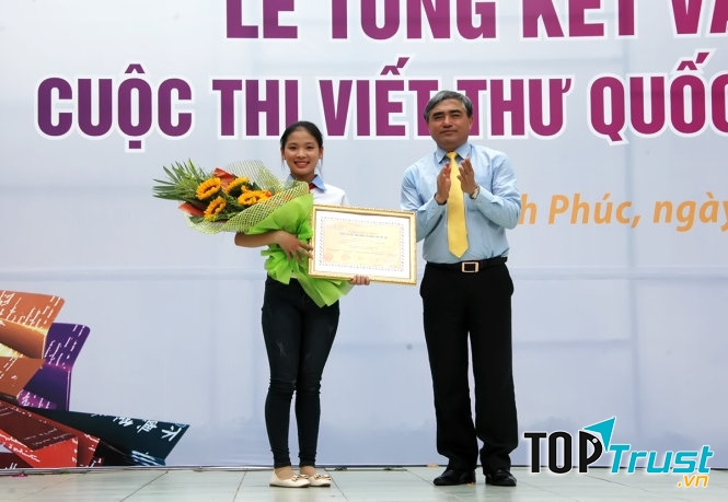 Nguyễn Thị Thu Trang tại Lễ trao giải cuộc thi viết thư quốc tế UPU lần thứ 45