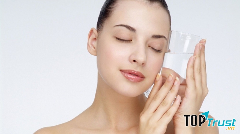 Giảm cân bằng việc uống 2-3 lít nước mỗi ngày